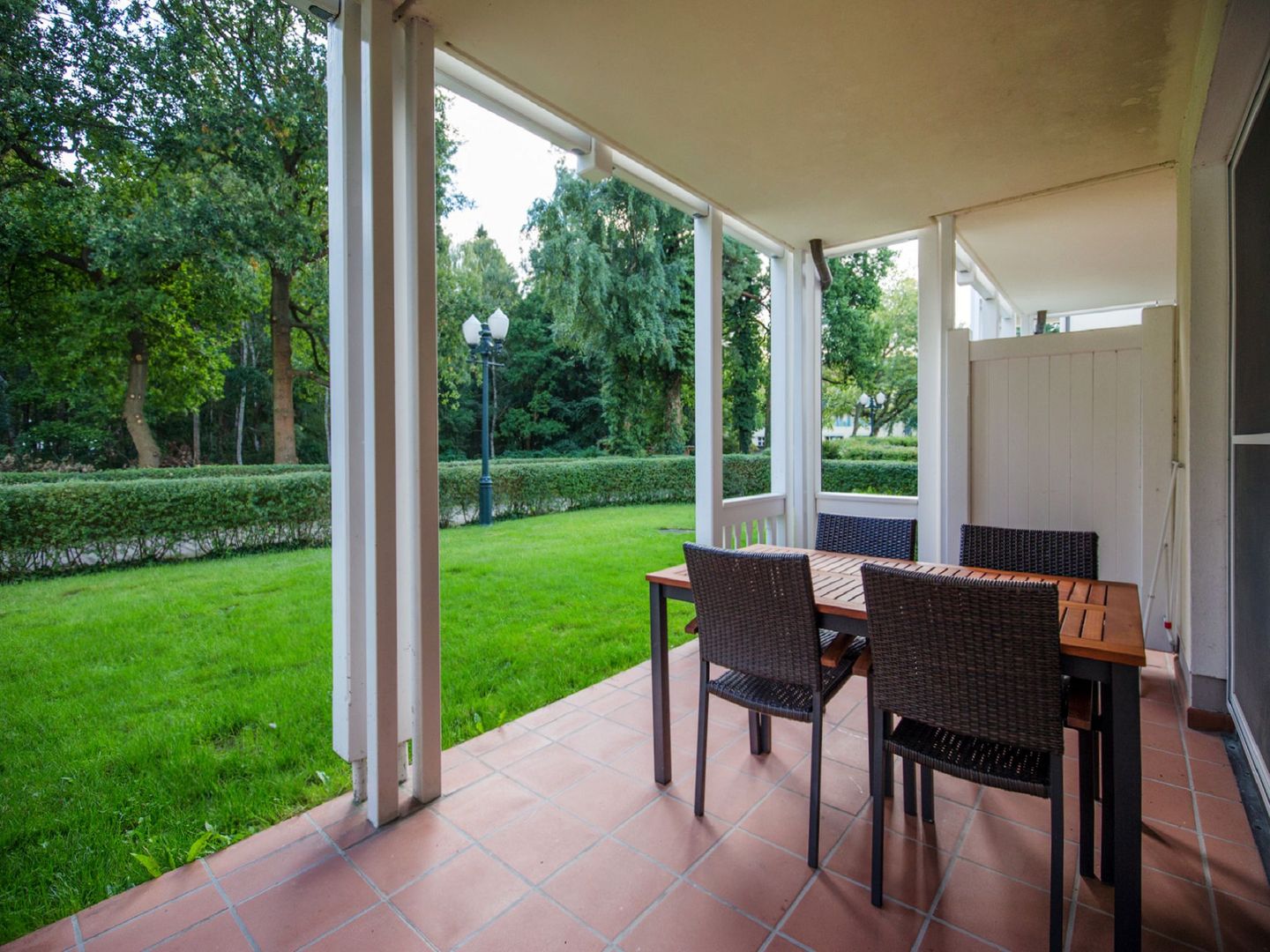 Dünenpark Binz Komfortplus Ferienwohnung mit 1 Schlafzimmer und Terrasse im Erdgeschoss (042) Insel Rügen - Terrasse