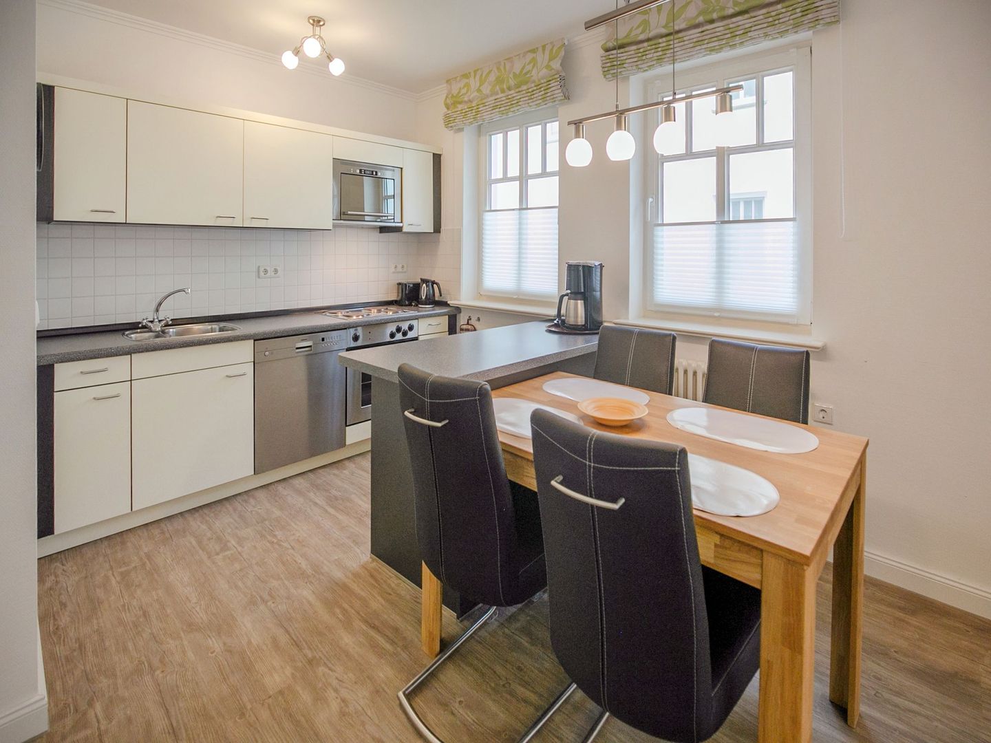 Dünenpark Binz Komfortplus Ferienwohnung mit 1 Schlafzimmer und Terrasse im Erdgeschoss (043) Insel Rügen - Küche / Küchenzeile