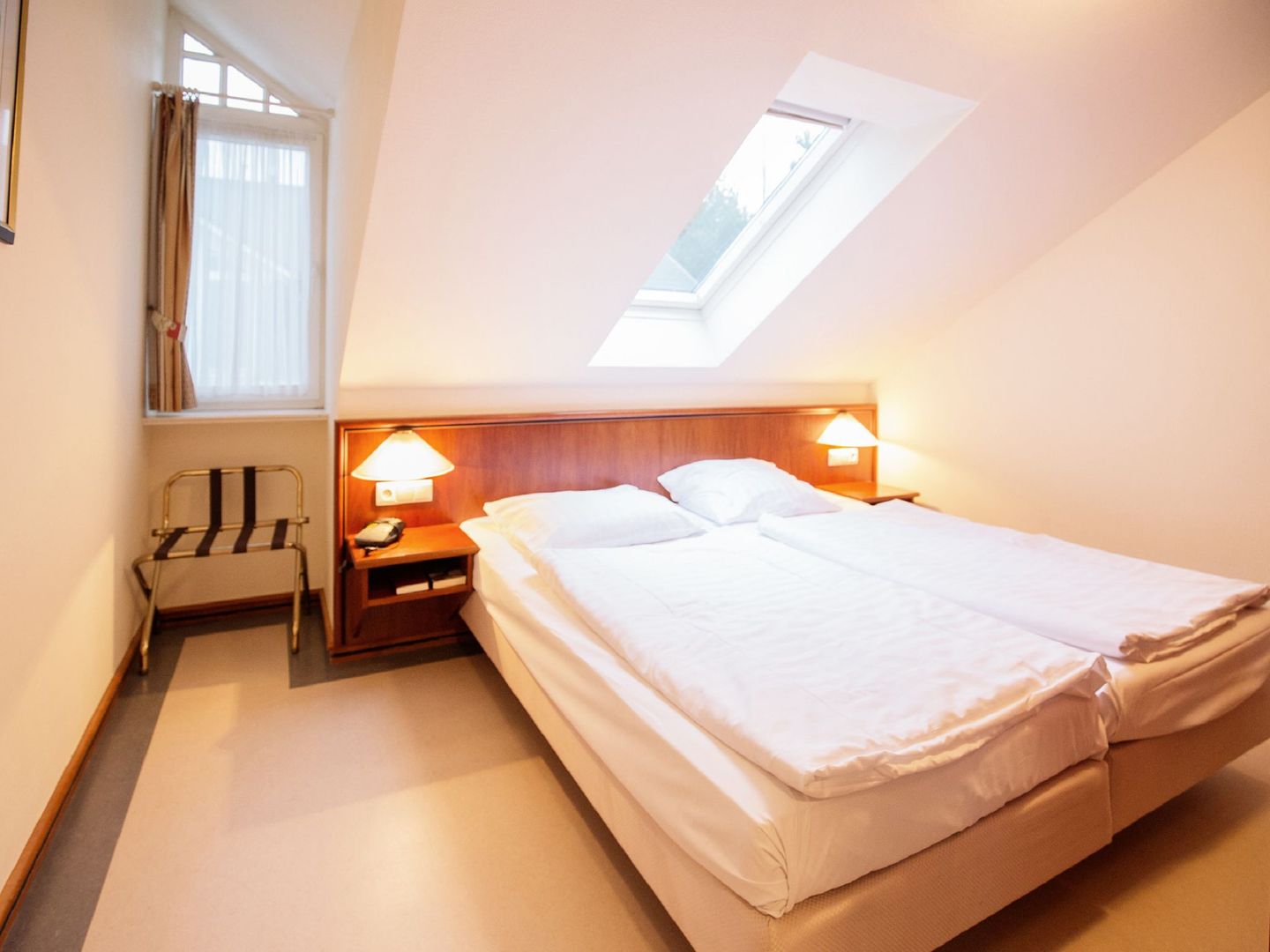 Dünenpark Binz Komfortplus Ferienwohnung mit 2 Schlafzimmern und Balkon im Dachgeschoss (048) Insel Rügen - Schlafzimmer