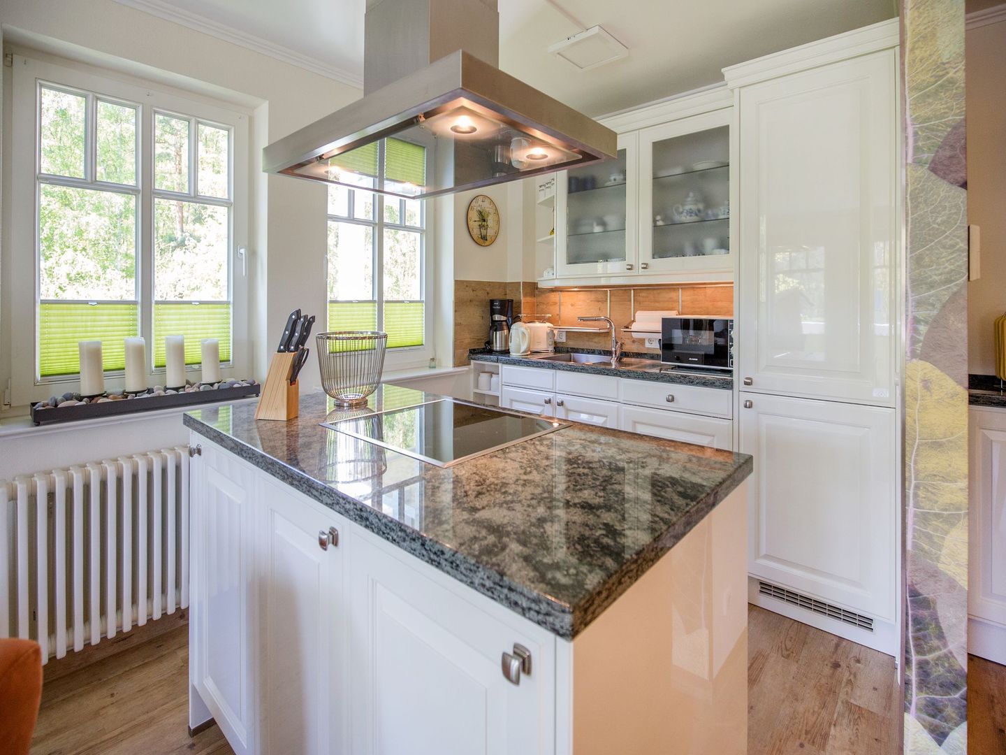 Dünenpark Binz Komfortplus Ferienwohnung mit 1 Schlafzimmer und Balkon im Obergeschoss (054) Insel Rügen - Küche / Küchenzeile