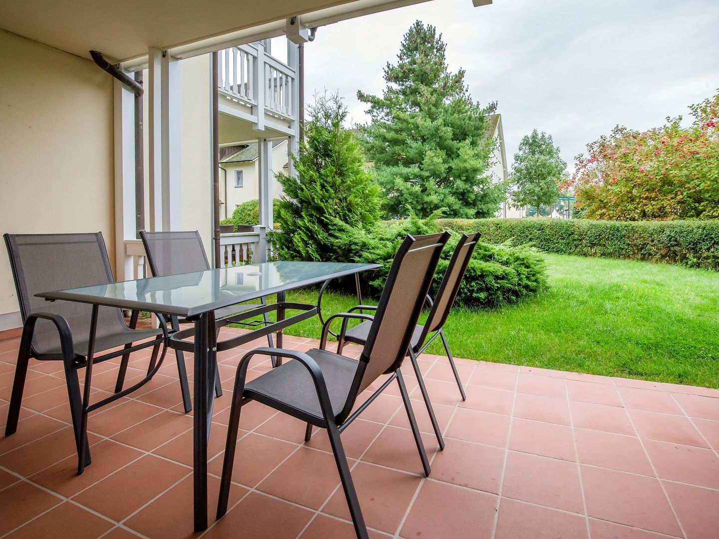 Dünenpark Binz Komfort Ferienwohnung mit 2 Schlafzimmern und Terrasse im Erdgeschoss (064) Insel Rügen - Terrasse