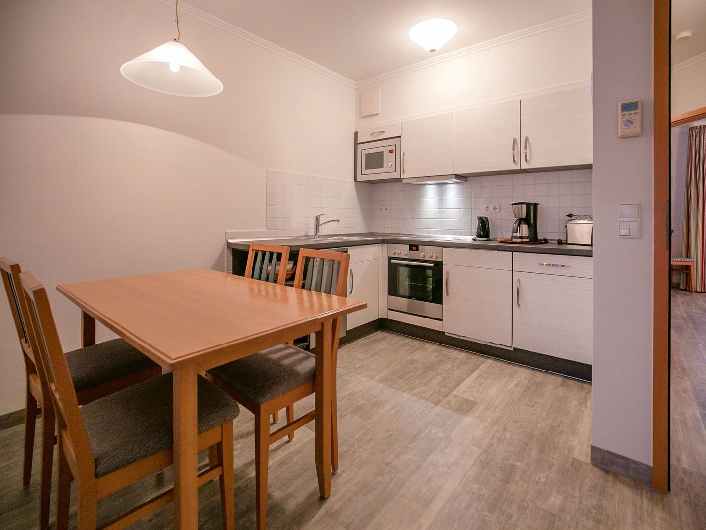 Dünenpark Binz Komfort Ferienwohnung mit 2 Schlafzimmern und Balkon im Obergeschoss (068) Insel Rügen - Küche / Küchenzeile