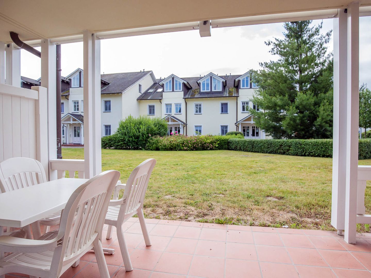 Dünenpark Binz Komfort Ferienwohnung mit 1 Schlafzimmer und Terrasse im Erdgeschoss (074) Insel Rügen - Terrasse