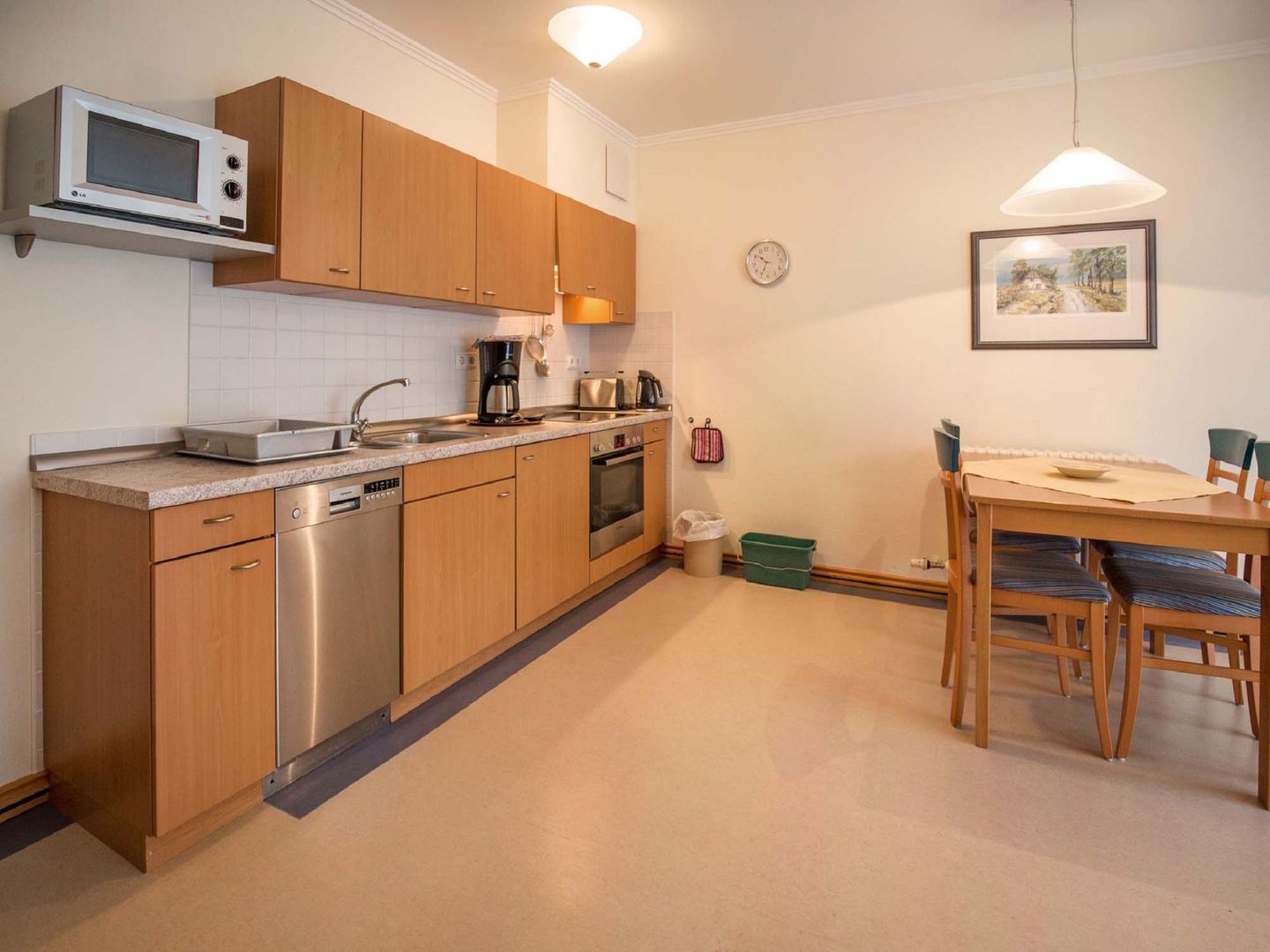 Dünenpark Binz Komfort Ferienwohnung mit 1 Schlafzimmer und Balkon im Obergeschoss (078) Insel Rügen - Küche / Küchenzeile