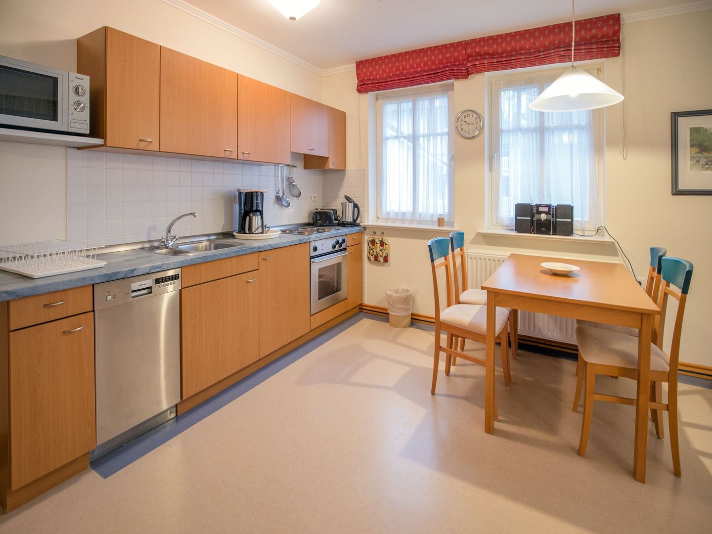 Dünenpark Binz Komfort Ferienwohnung mit 1 Schlafzimmer und Balkon im Obergeschoss (080) Insel Rügen - Küche / Küchenzeile