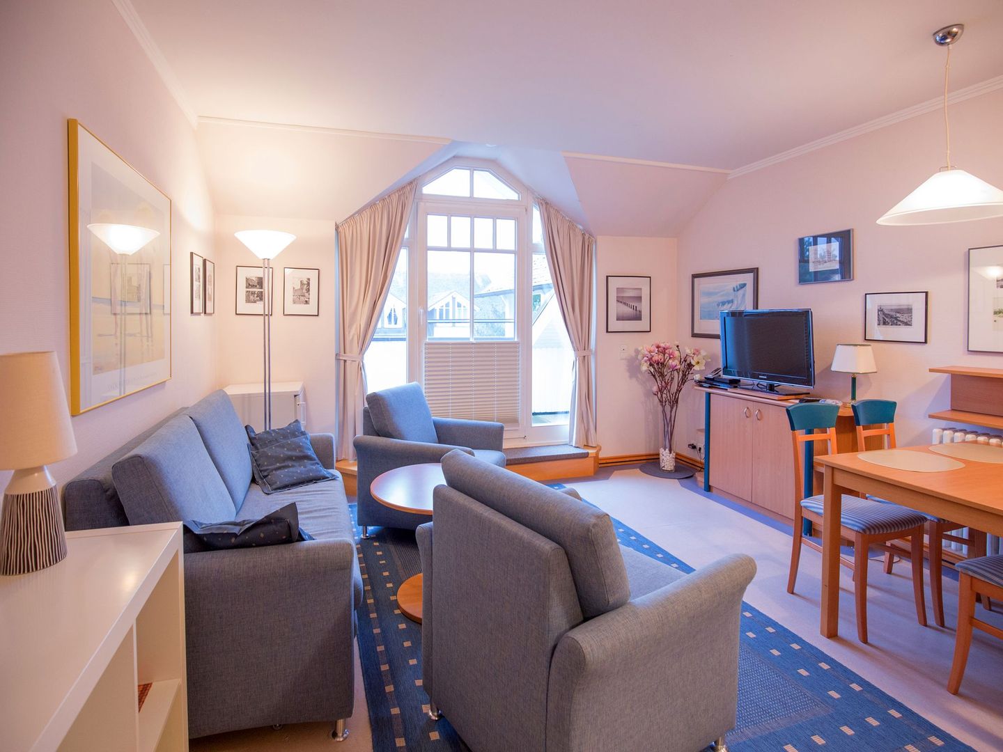 Dünenpark Binz Komfort Ferienwohnung mit 1 Schlafzimmer und Balkon im Dachgeschoss (083) Insel Rügen - Wohnzimmer