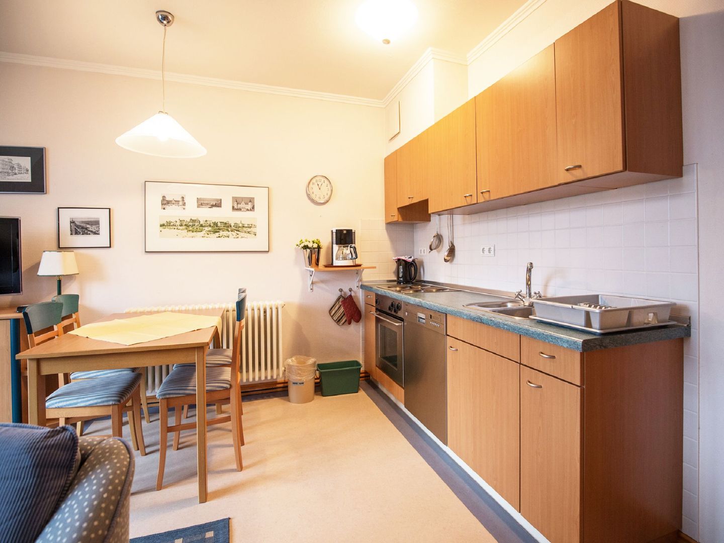 Dünenpark Binz Komfort Ferienwohnung mit 1 Schlafzimmer und Balkon im Dachgeschoss (083) Insel Rügen - Küche / Küchenzeile