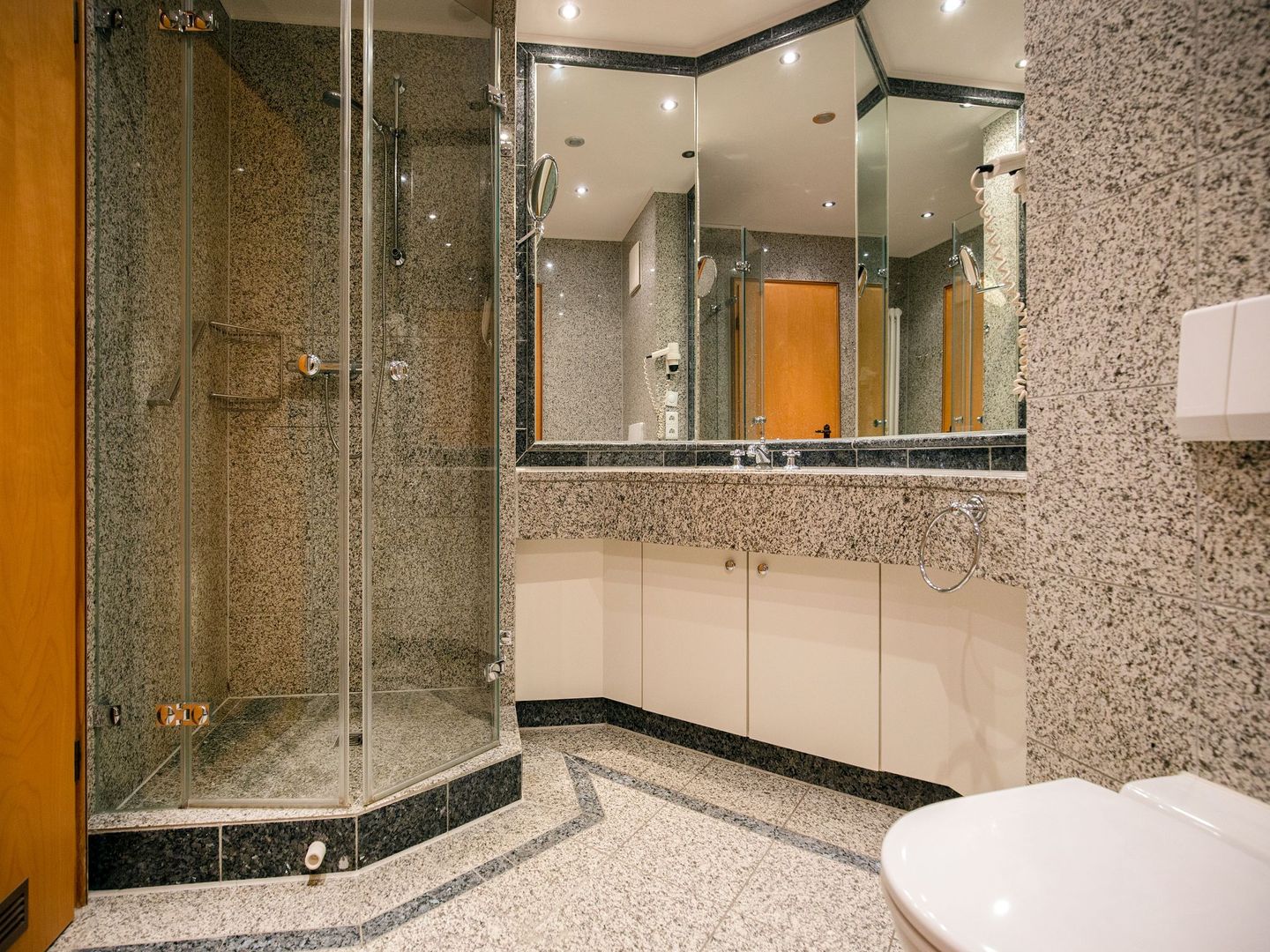 Dünenpark Binz Komfortplus Ferienwohnung mit 1 Schlafzimmer und Balkon im Obergeschoss (089) Insel Rügen - Badezimmer