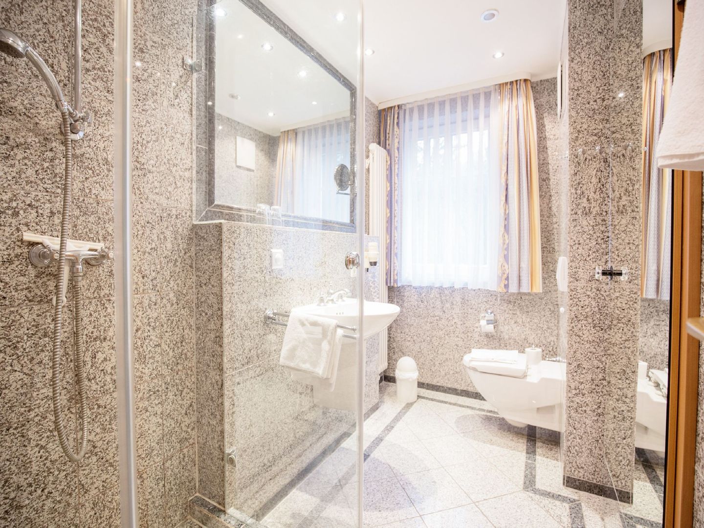 Dünenpark Binz Komfort Ferienwohnung mit 1 Schlafzimmer und Terrasse im Erdgeschoss (097) Insel Rügen - Badezimmer