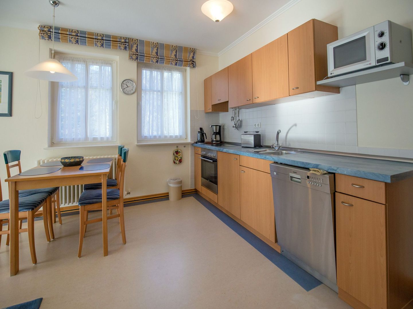 Dünenpark Binz Komfort Ferienwohnung mit 1 Schlafzimmer und Balkon im Obergeschoss (103) Insel Rügen - Küche / Küchenzeile