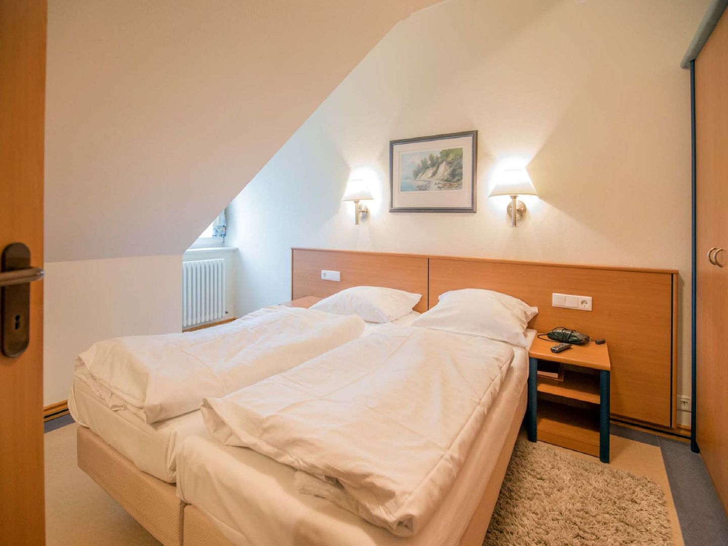 Dünenpark Binz Budget Ferienwohnung mit 1 Schlafzimmer und Balkon im Dachgeschoss (110) Insel Rügen - Schlafzimmer