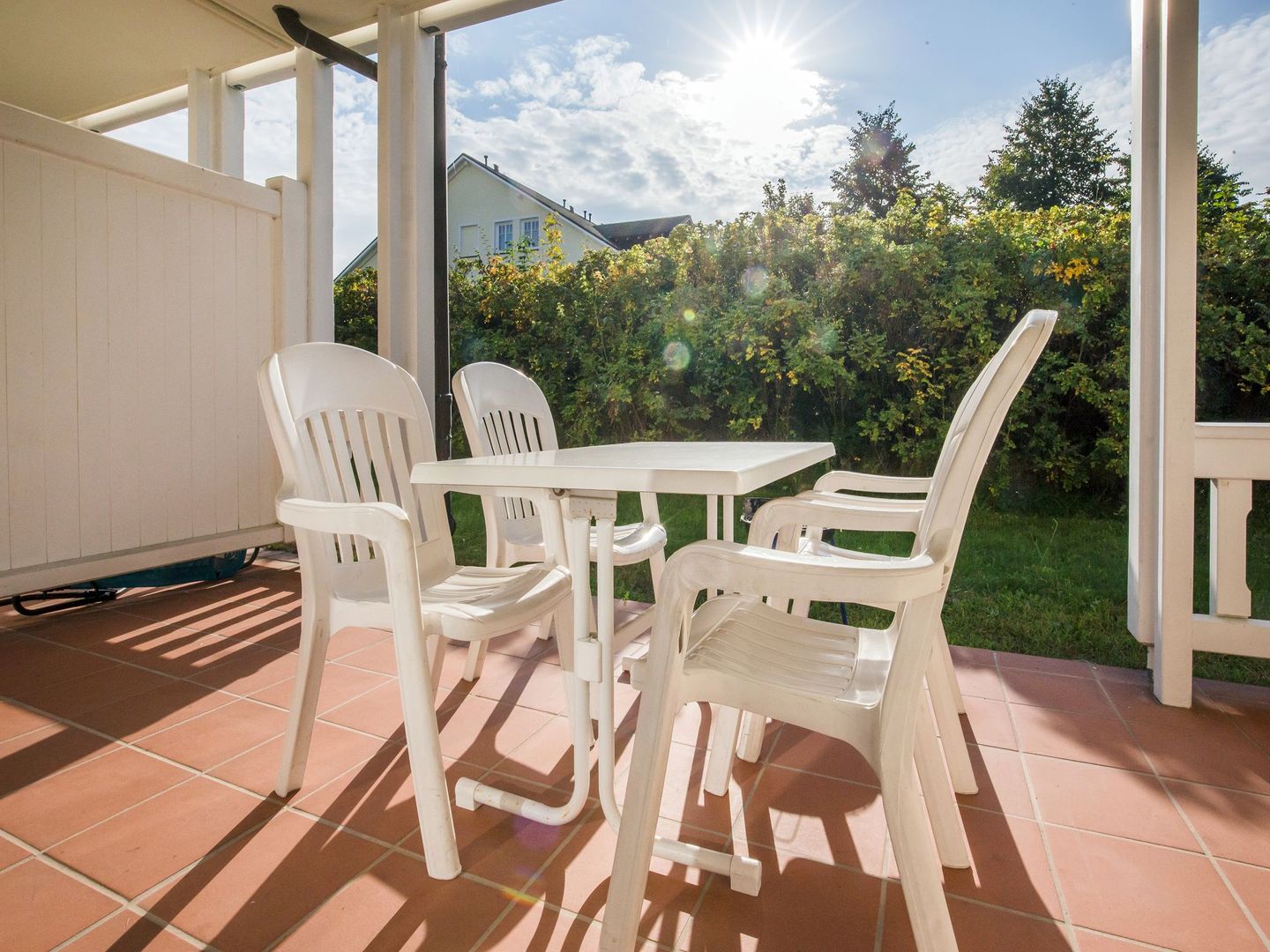 Dünenpark Binz Komfortplus Ferienwohnung mit 1 Schlafzimmer und Terrasse im Erdgeschoss (099) Insel Rügen - Terrasse
