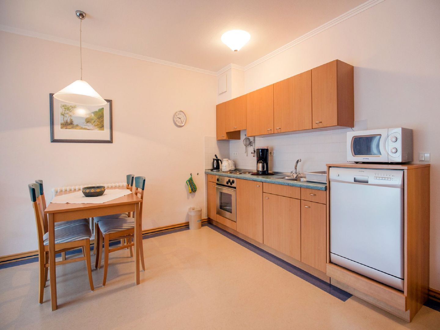 Dünenpark Binz Komfort Ferienwohnung mit 1 Schlafzimmer und Balkon im Obergeschoss (105) Insel Rügen - Küche / Küchenzeile