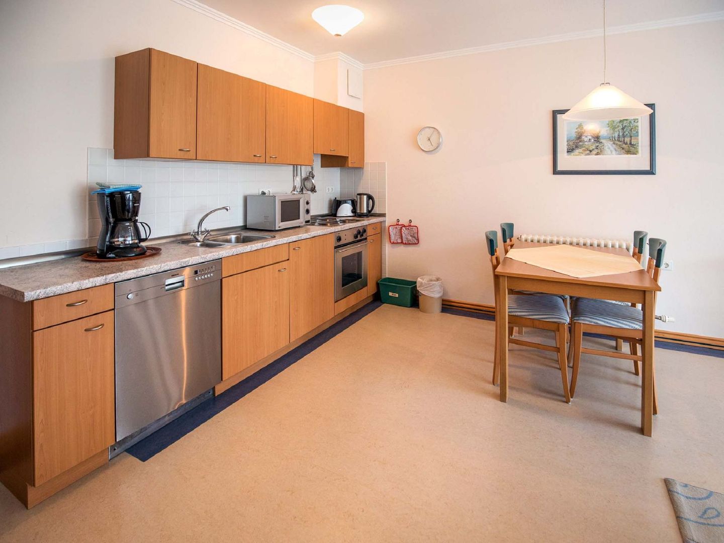 Dünenpark Binz Komfort Ferienwohnung mit 1 Schlafzimmer und Balkon im Obergeschoss (106) Insel Rügen - Küche / Küchenzeile