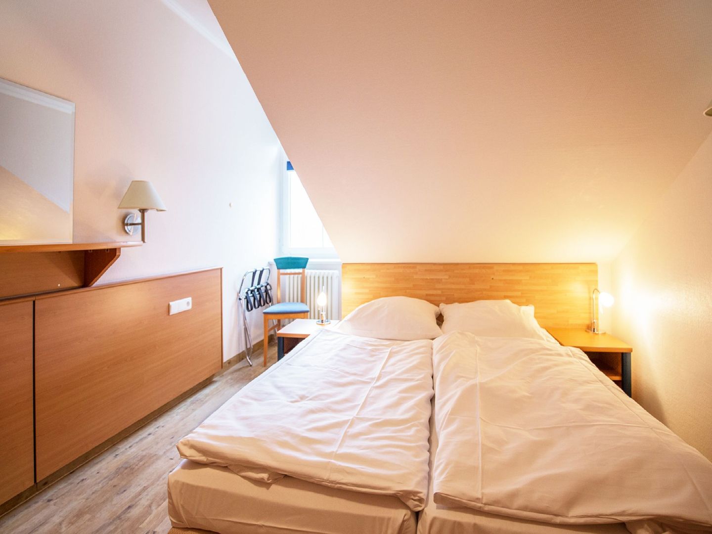 Dünenpark Binz Komfort Ferienwohnung mit 1 Schlafzimmer und Balkon im Dachgeschoss (111) Insel Rügen - Schlafzimmer