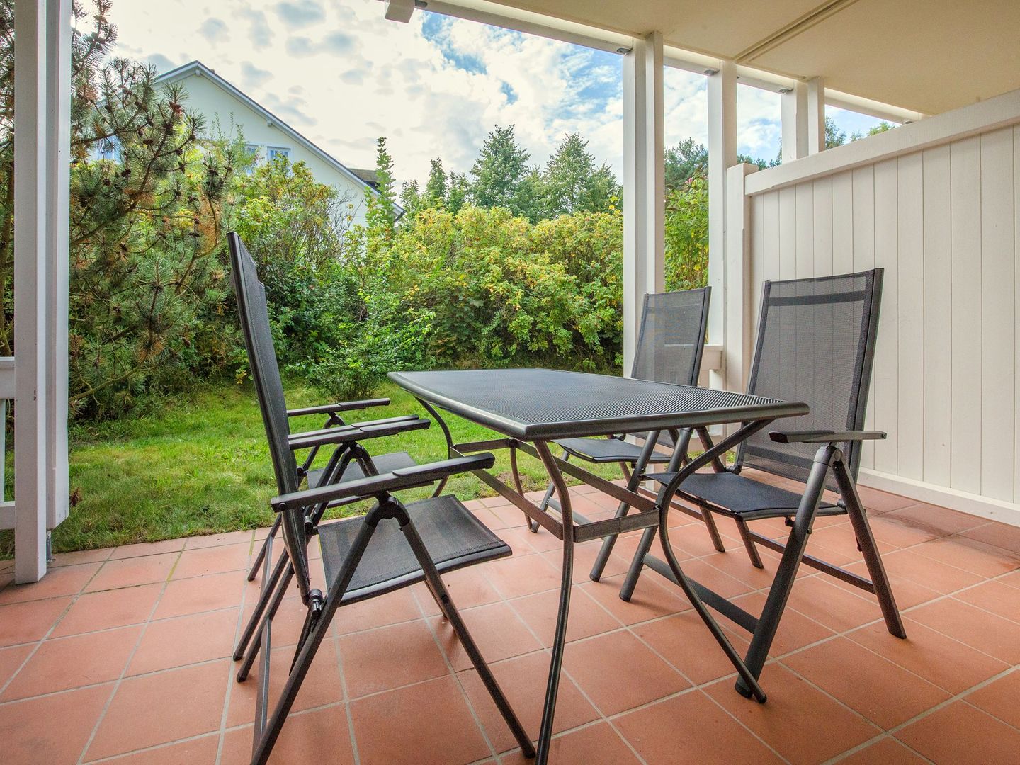Dünenpark Binz Komfort Ferienwohnung mit 1 Schlafzimmer und Terrasse im Erdgeschoss (102) Insel Rügen - Terrasse