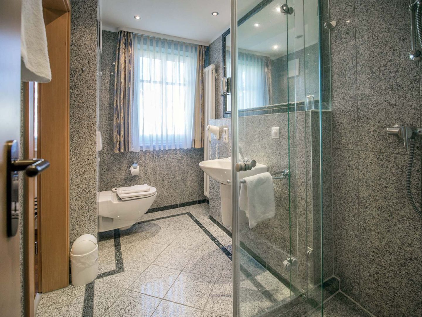 Dünenpark Binz Komfort Ferienwohnung mit 1 Schlafzimmer und Terrasse im Erdgeschoss (102) Insel Rügen - Badezimmer