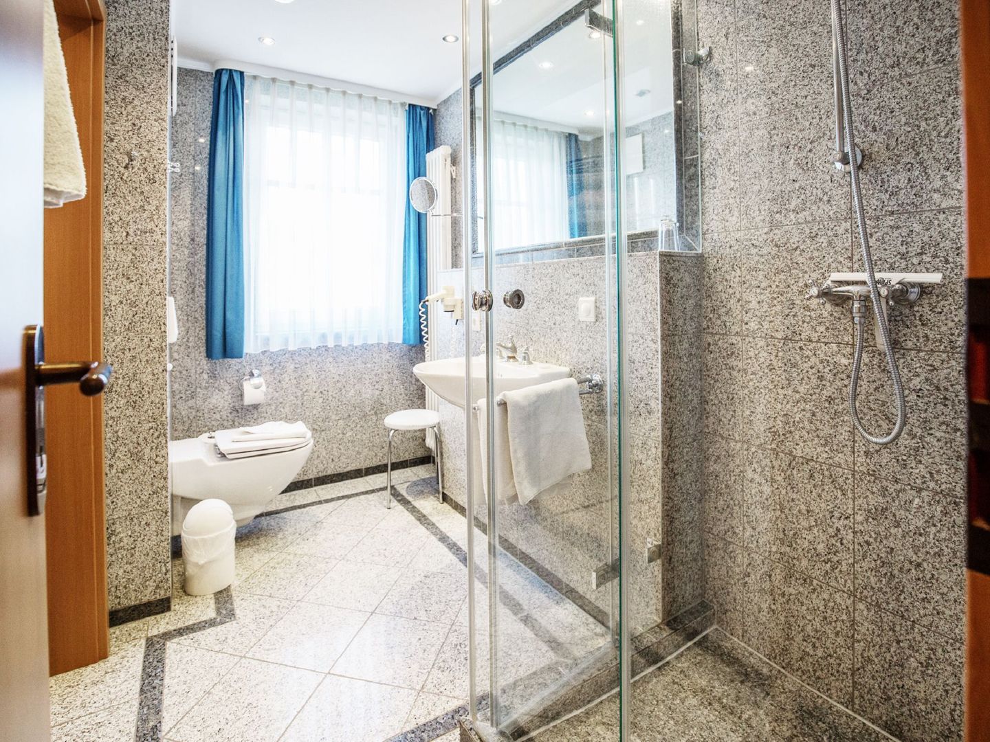 Dünenpark Binz Komfort Ferienwohnung mit 1 Schlafzimmer und Balkon im Obergeschoss (108) Insel Rügen - Badezimmer