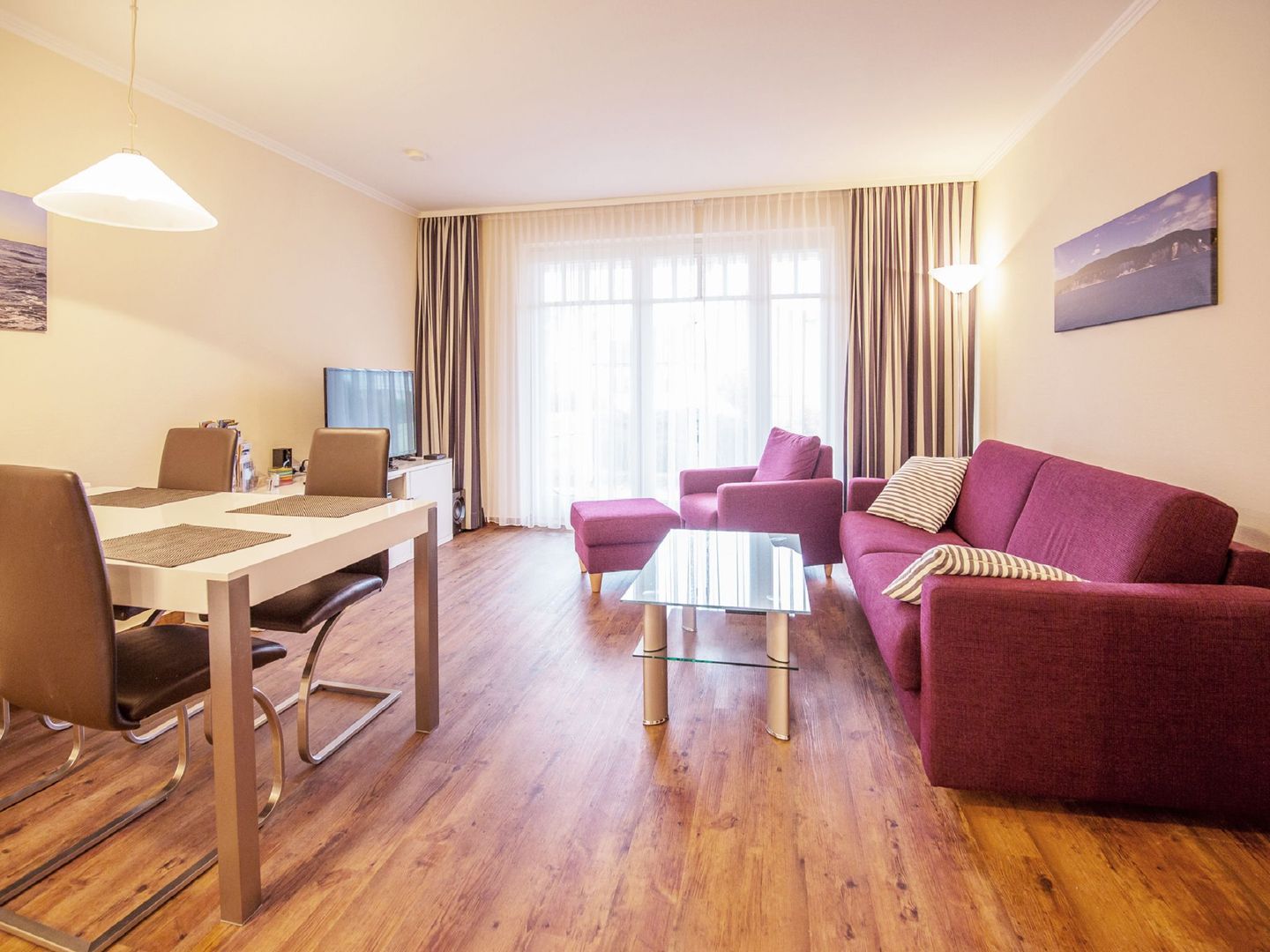 Dünenpark Binz Komfortplus Ferienwohnung mit 1 Schlafzimmer und Terrasse im Erdgeschoss (116) Insel Rügen - Wohnzimmer