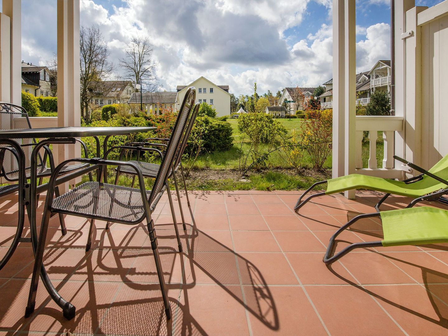 Dünenpark Binz Komfortplus Ferienwohnung mit 1 Schlafzimmer und Terrasse im Erdgeschoss (116) Insel Rügen - Terrasse