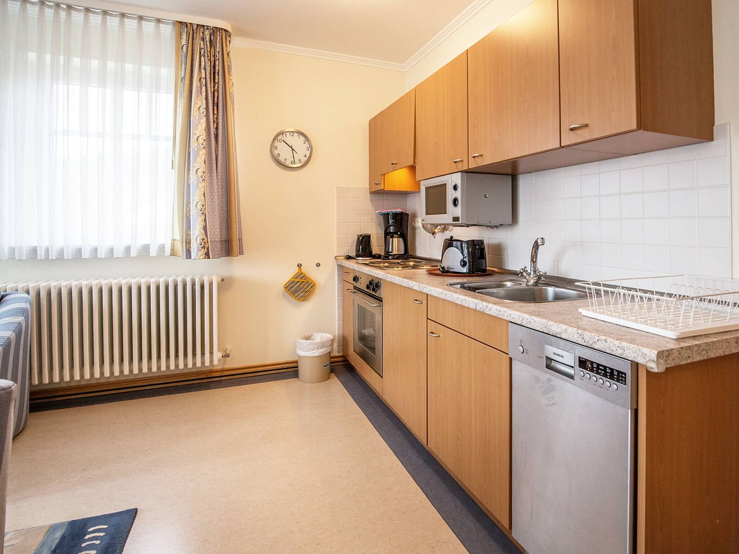 Dünenpark Binz Komfort Ferienwohnung mit 1 Schlafzimmer und Balkon im Dachgeschoss (123) Insel Rügen - Küche / Küchenzeile