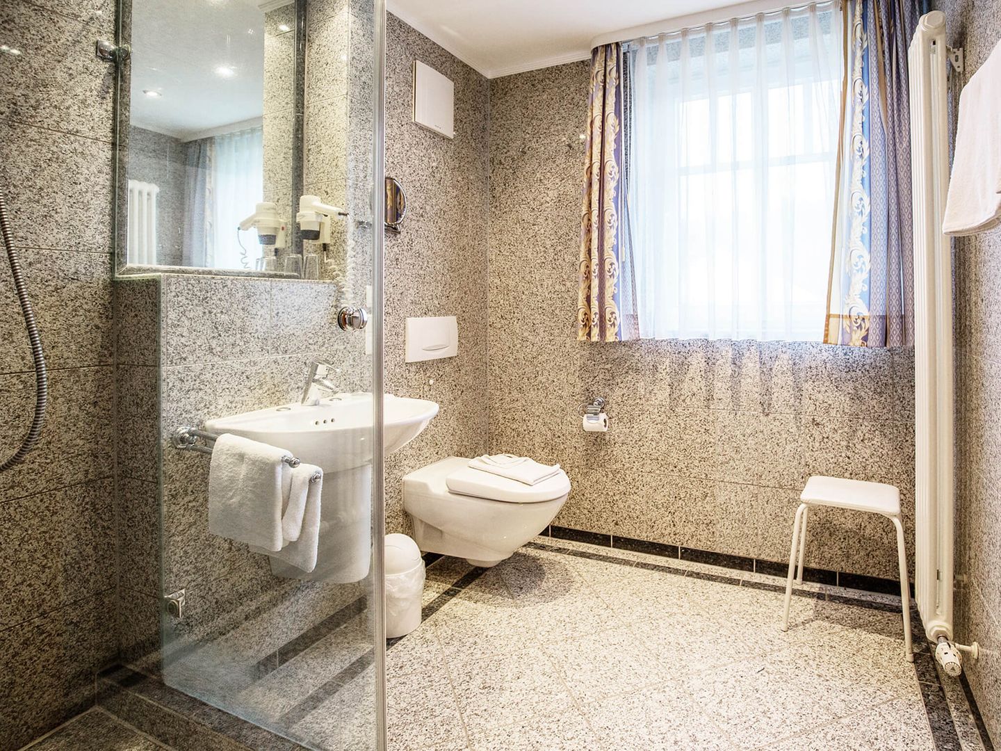 Dünenpark Binz Komfort Ferienwohnung mit 1 Schlafzimmer und Balkon im Dachgeschoss (123) Insel Rügen - Badezimmer