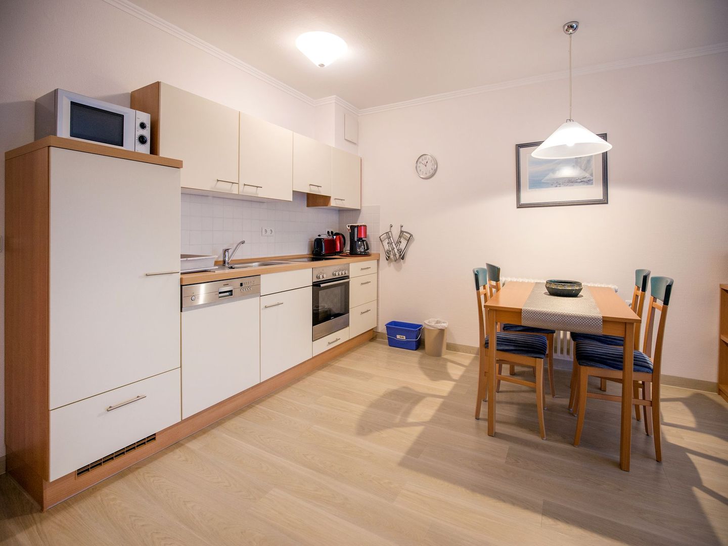 Dünenpark Binz Komfortplus Ferienwohnung mit 1 Schlafzimmer und Balkon im Obergeschoss (122) Insel Rügen - Küche / Küchenzeile