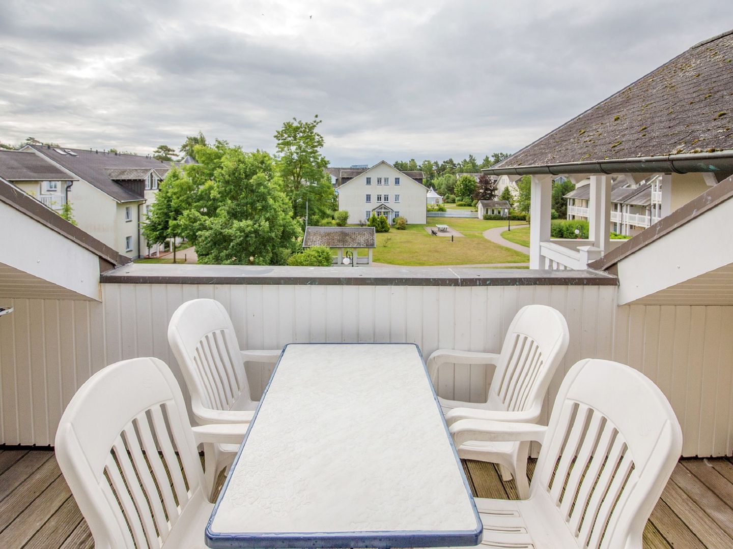 Dünenpark Binz Klassik Ferienwohnung mit 1 Schlafzimmer und Balkon im Dachgeschoss (125) Insel Rügen - Balkon