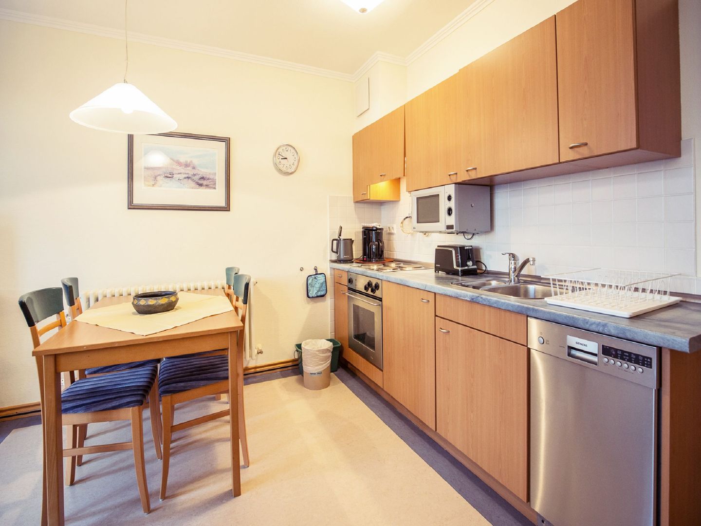 Dünenpark Binz Klassik Ferienwohnung mit 1 Schlafzimmer und Balkon im Dachgeschoss (125) Insel Rügen - Küche / Küchenzeile