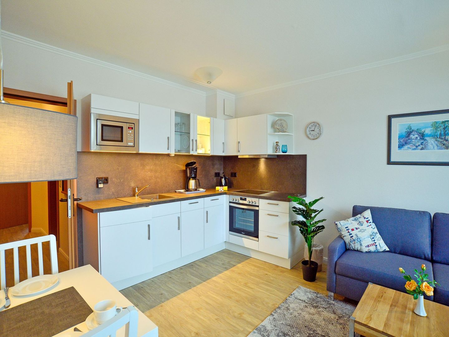 Dünenpark Binz Komfortplus Ferienwohnung mit 1 Schlafzimmer und Balkon im Dachgeschoss (126) Insel Rügen - Küche / Küchenzeile