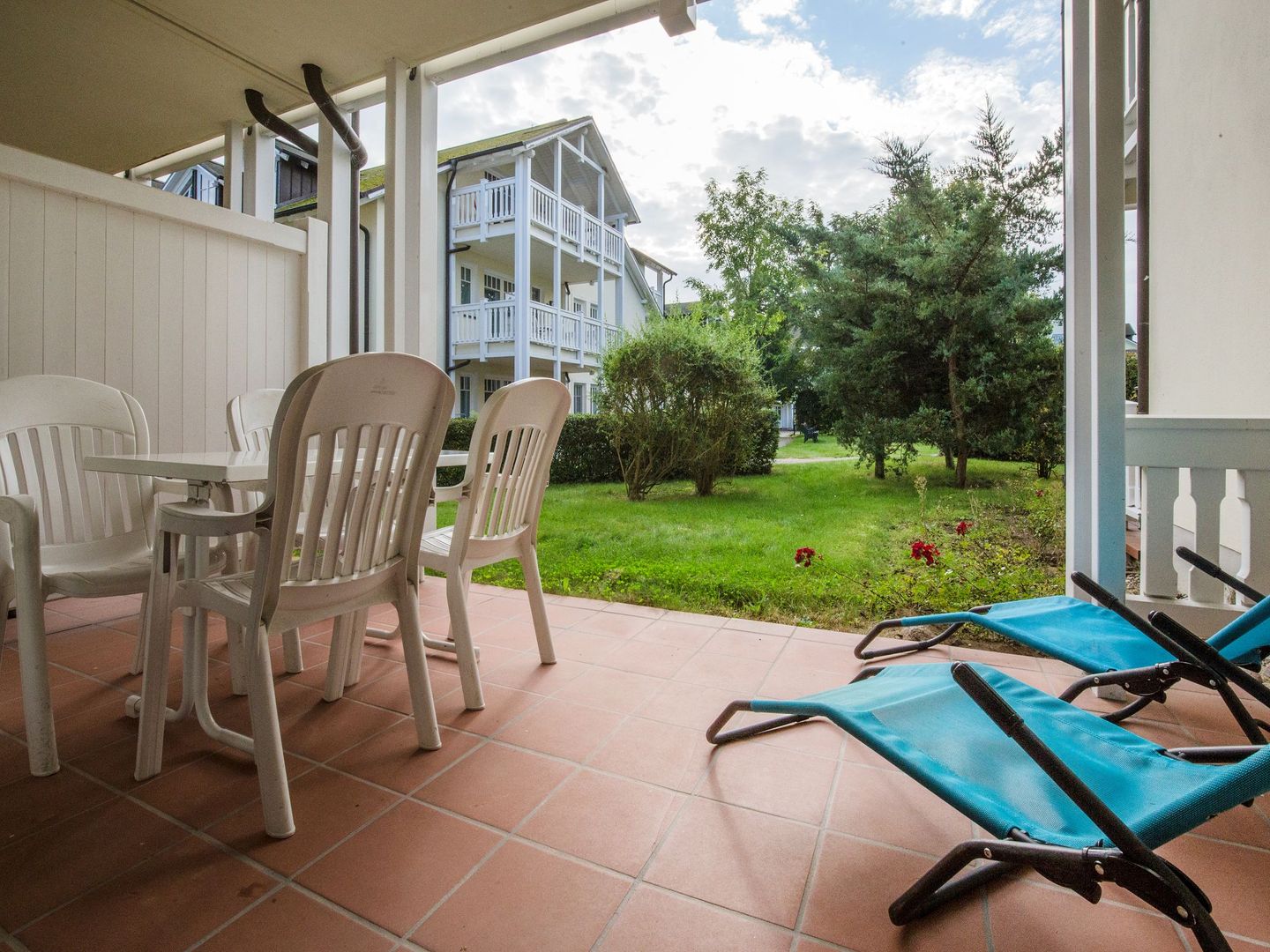 Dünenpark Binz Komfort Ferienwohnung mit 1 Schlafzimmer und Terrasse im Erdgeschoss (127) Insel Rügen - Terrasse