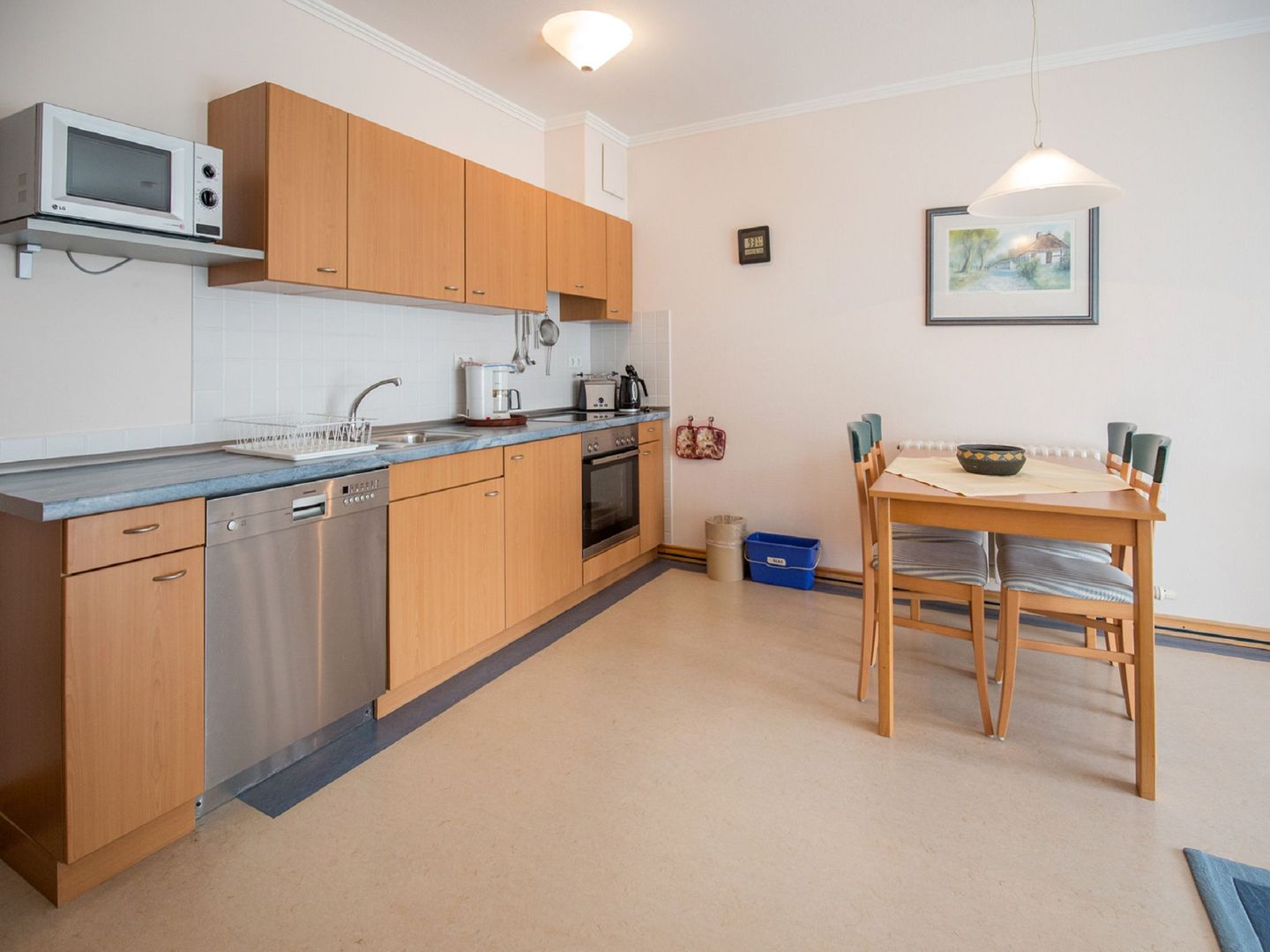 Dünenpark Binz Komfort Ferienwohnung mit 1 Schlafzimmer und Balkon im Obergeschoss (132) Insel Rügen - Küche / Küchenzeile