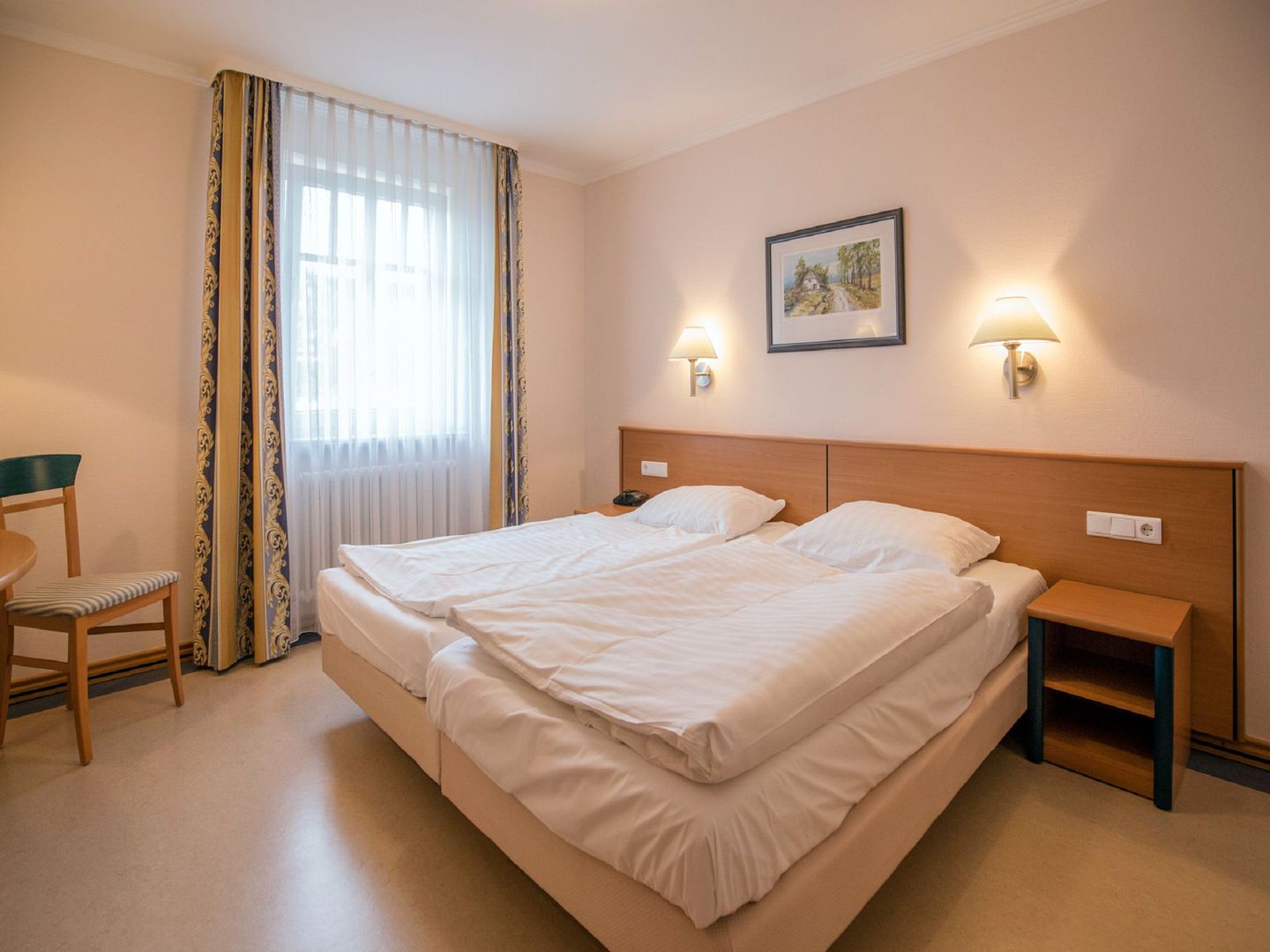 Dünenpark Binz Komfort Ferienwohnung mit 1 Schlafzimmer und Balkon im Obergeschoss (132) Insel Rügen - Schlafzimmer