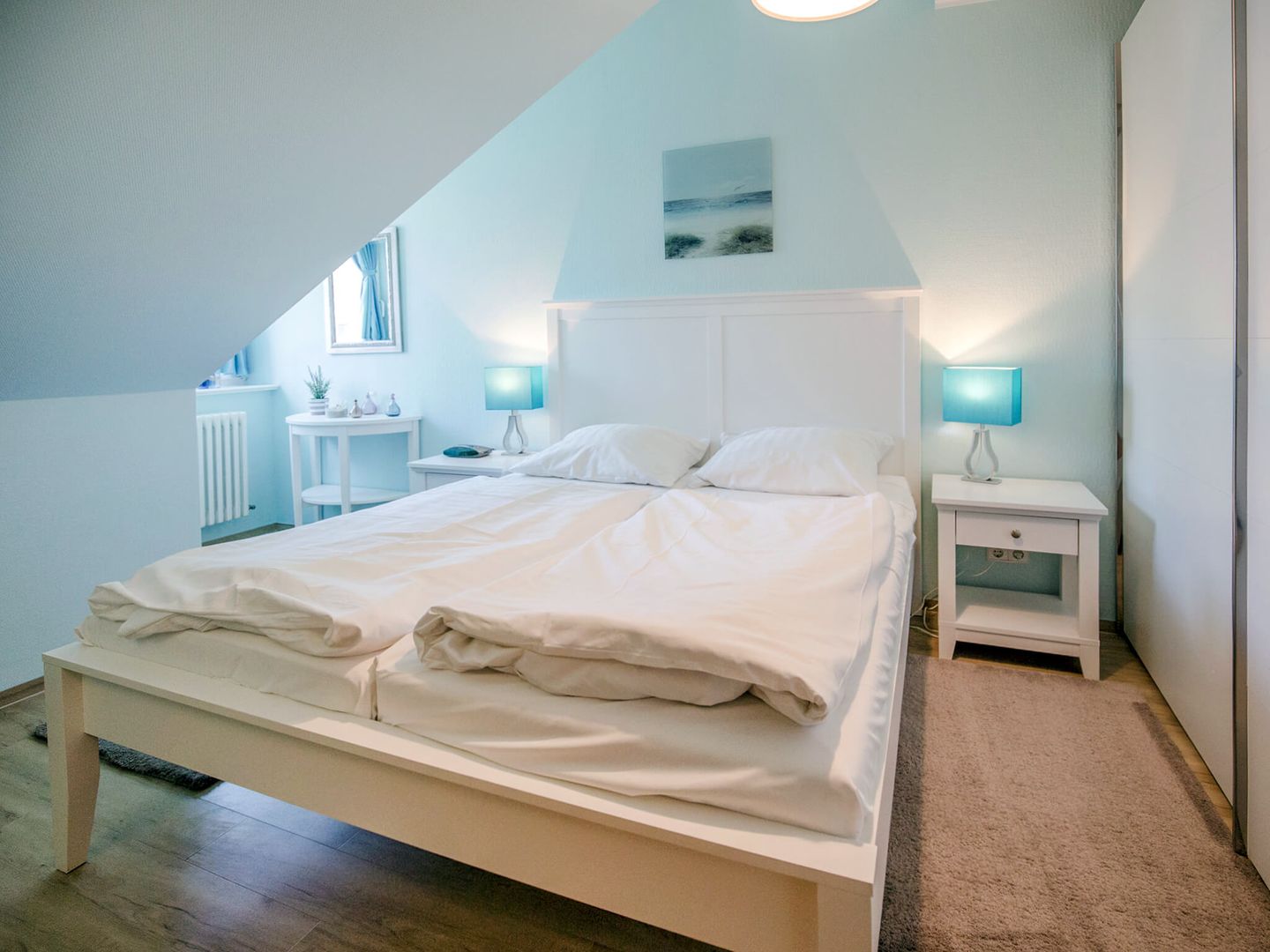 Dünenpark Binz Komfortplus Ferienwohnung mit 1 Schlafzimmer und Balkon im Dachgeschoss (136) Insel Rügen - Schlafzimmer