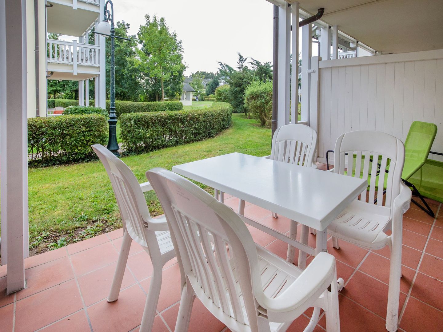 Dünenpark Binz Komfortplus Ferienwohnung mit 1 Schlafzimmer und Terrasse im Erdgeschoss (129) Insel Rügen - Terrasse