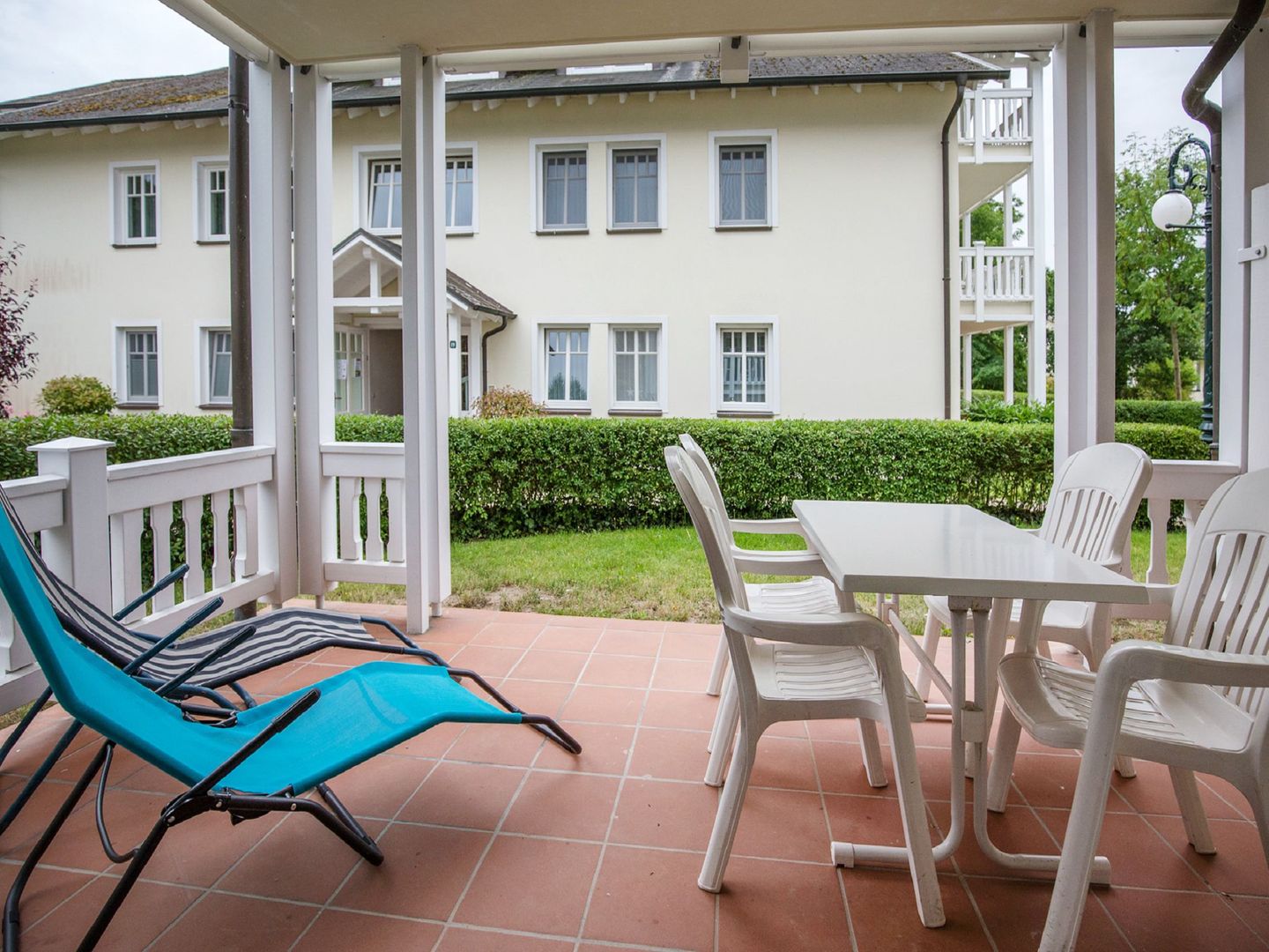 Dünenpark Binz Komfort Ferienwohnung mit 1 Schlafzimmer und Terrasse im Erdgeschoss (130) Insel Rügen - Terrasse