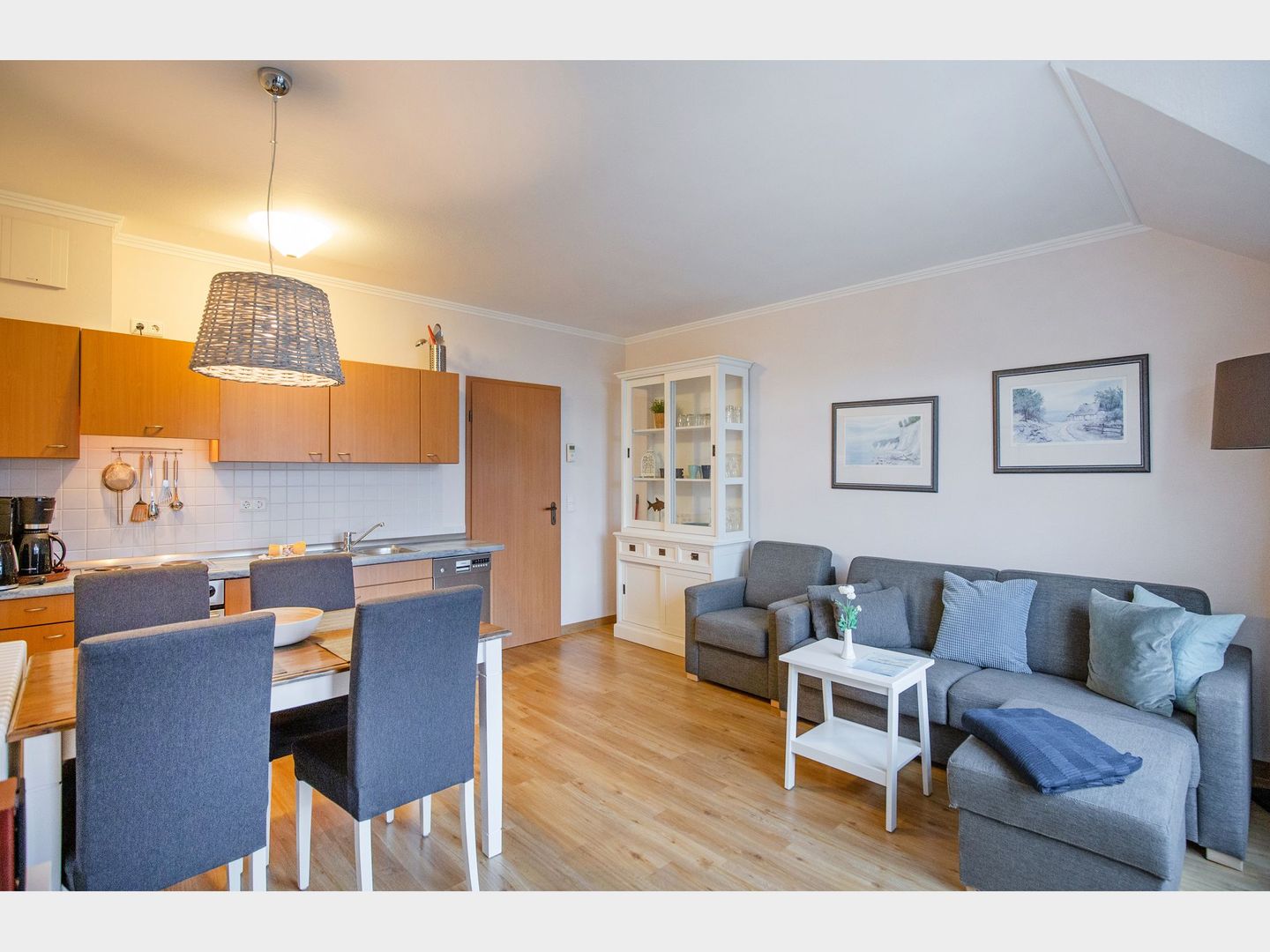 Dünenpark Binz Komfortplus Ferienwohnung mit 1 Schlafzimmer und Balkon im Dachgeschoss (137) Insel Rügen - Wohnzimmer