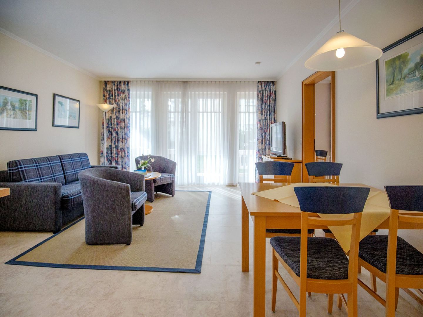 Dünenpark Binz Komfort Ferienwohnung mit 1 Schlafzimmer und Terrasse im Erdgeschoss (142) Insel Rügen - Wohnzimmer