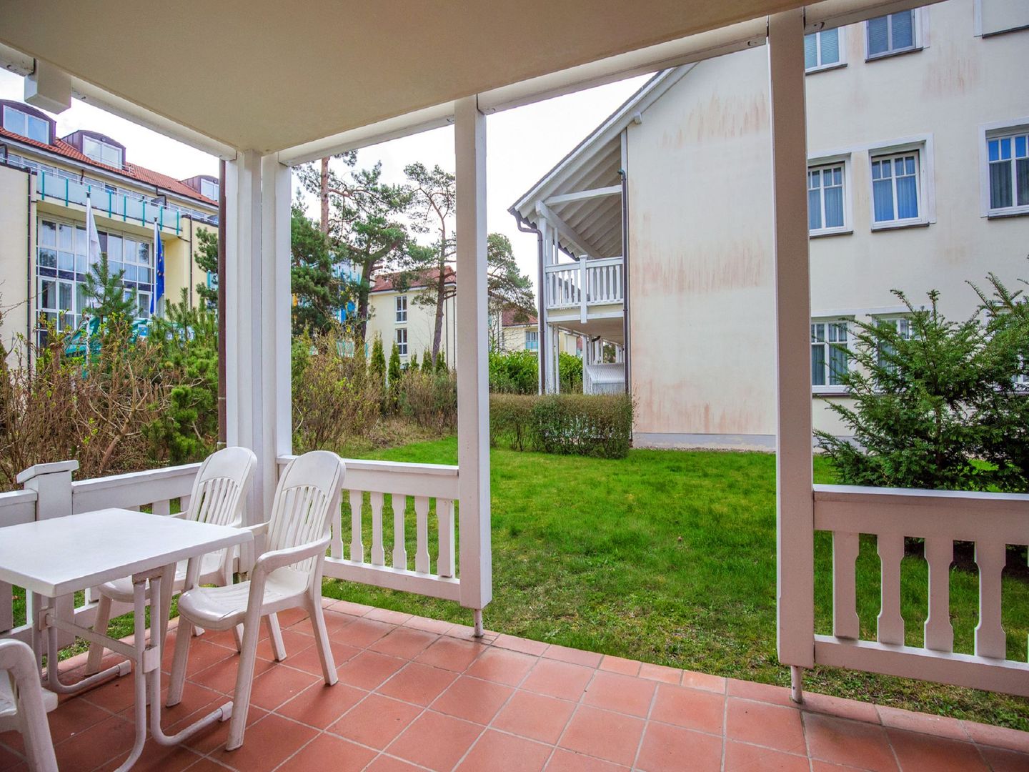 Dünenpark Binz Komfort Ferienwohnung mit 1 Schlafzimmer und Terrasse im Erdgeschoss (142) Insel Rügen - Terrasse