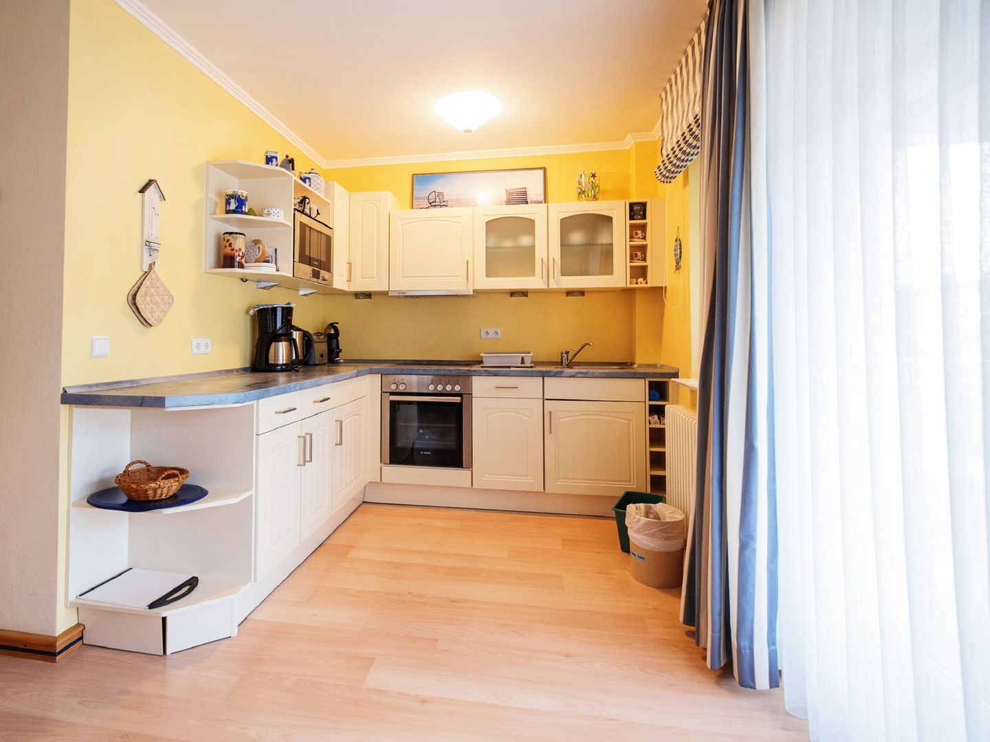 Dünenpark Binz Komfort Ferienwohnung mit 1 Schlafzimmer und Balkon im Obergeschoss (143) Insel Rügen - Küche / Küchenzeile