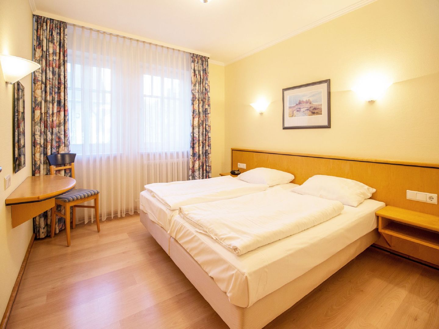 Dünenpark Binz Komfort Ferienwohnung mit 1 Schlafzimmer und Balkon im Obergeschoss (143) Insel Rügen - Schlafzimmer