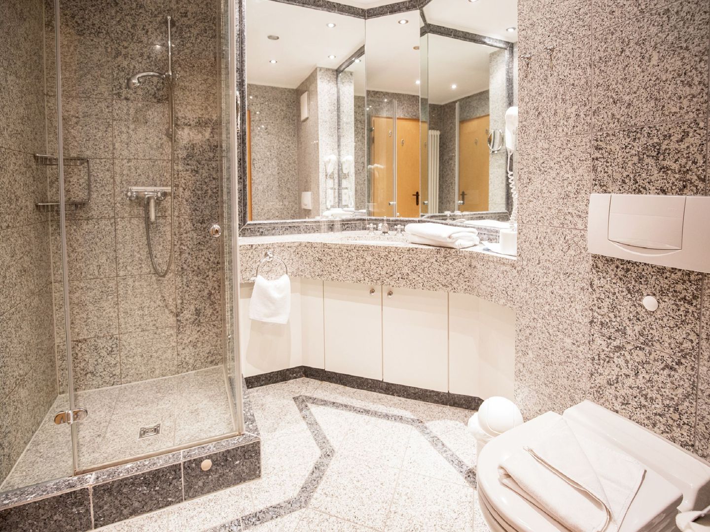 Dünenpark Binz Komfort Ferienwohnung mit 1 Schlafzimmer und Balkon im Obergeschoss (143) Insel Rügen - Badezimmer