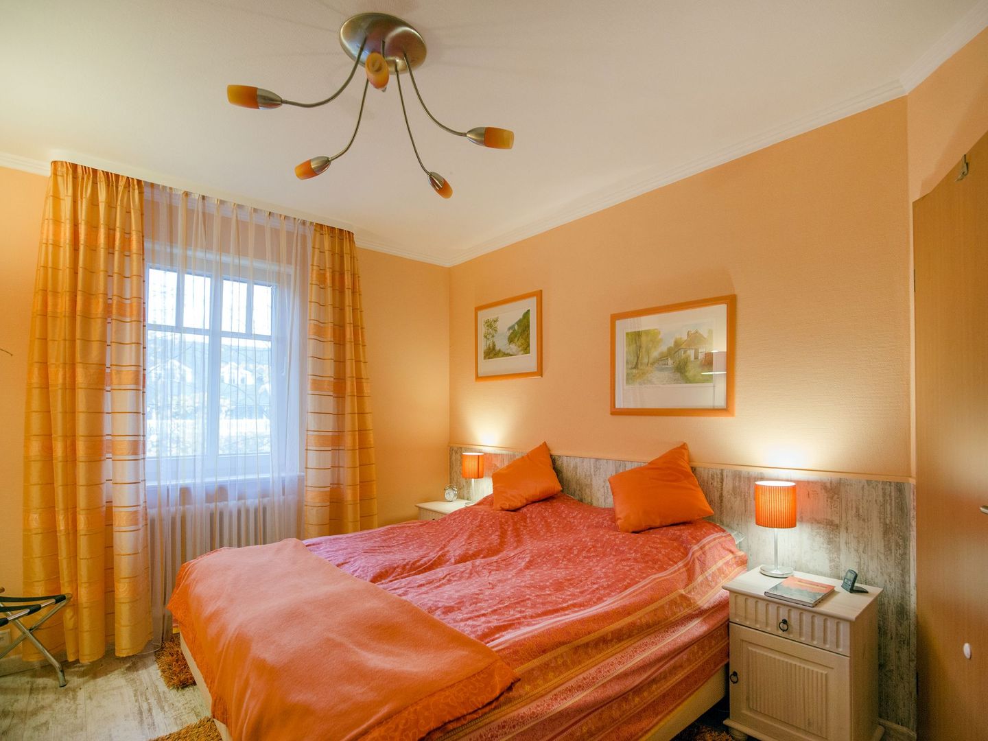 Dünenpark Binz Komfortplus Ferienwohnung mit 1 Schlafzimmer und Balkon im Obergeschoss (155) Insel Rügen - Schlafzimmer