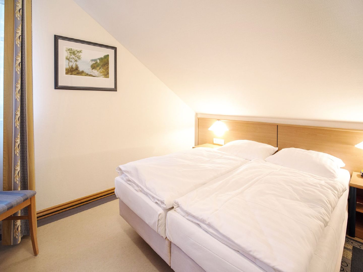 Dünenpark Binz Komfort Ferienwohnung mit 1 Schlafzimmer und Balkon im Dachgeschoss (159) Insel Rügen - Schlafzimmer