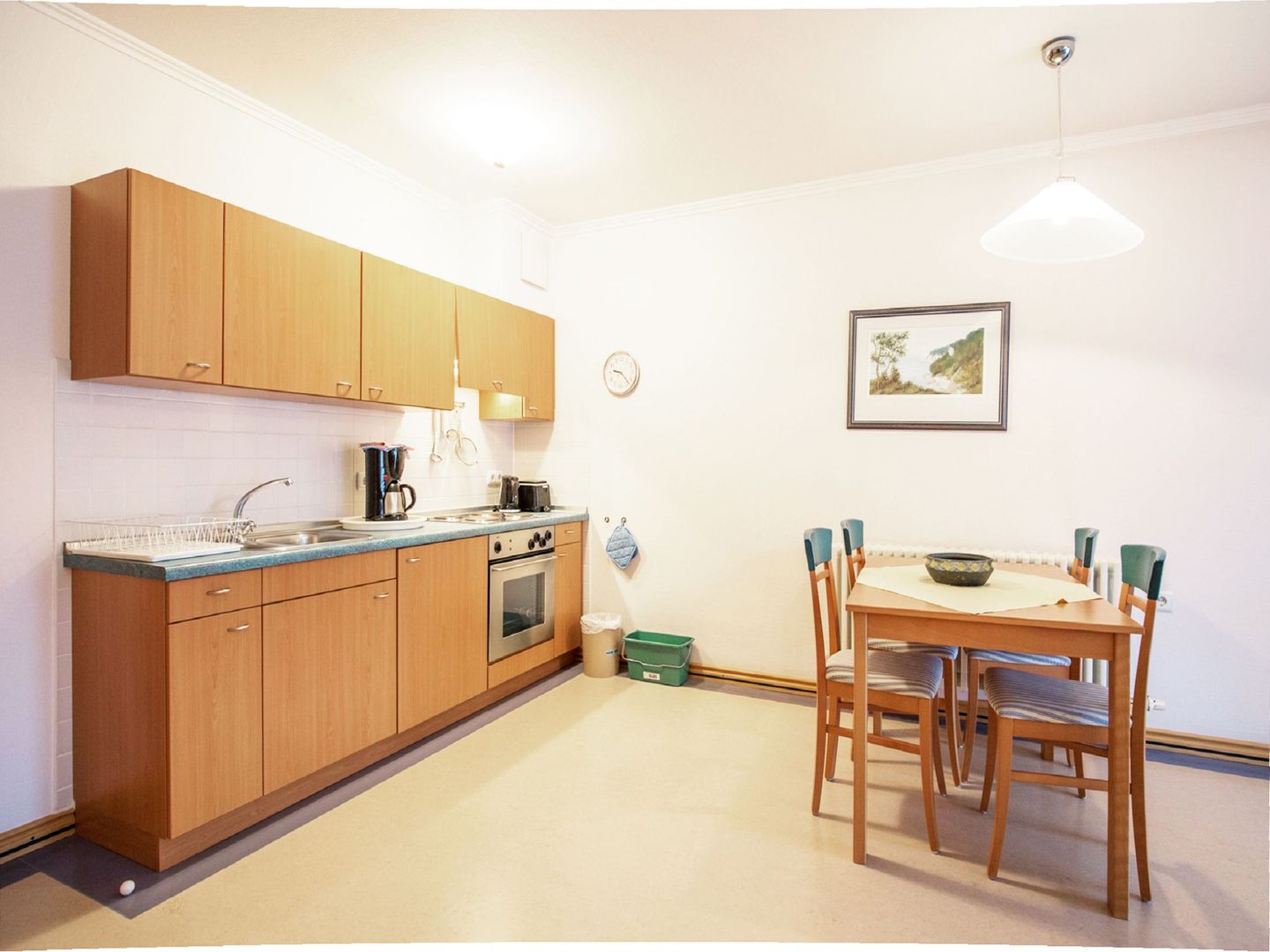 Dünenpark Binz Klassik Ferienwohnung mit 1 Schlafzimmer und Balkon im Dachgeschoss (160) Insel Rügen - Küche / Küchenzeile