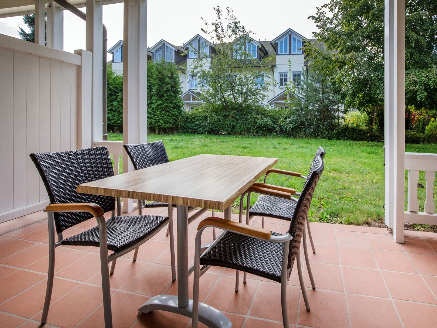 Dünenpark Binz Komfort Ferienwohnung mit 1 Schlafzimmer und Terrasse im Erdgeschoss (153) Insel Rügen - Terrasse