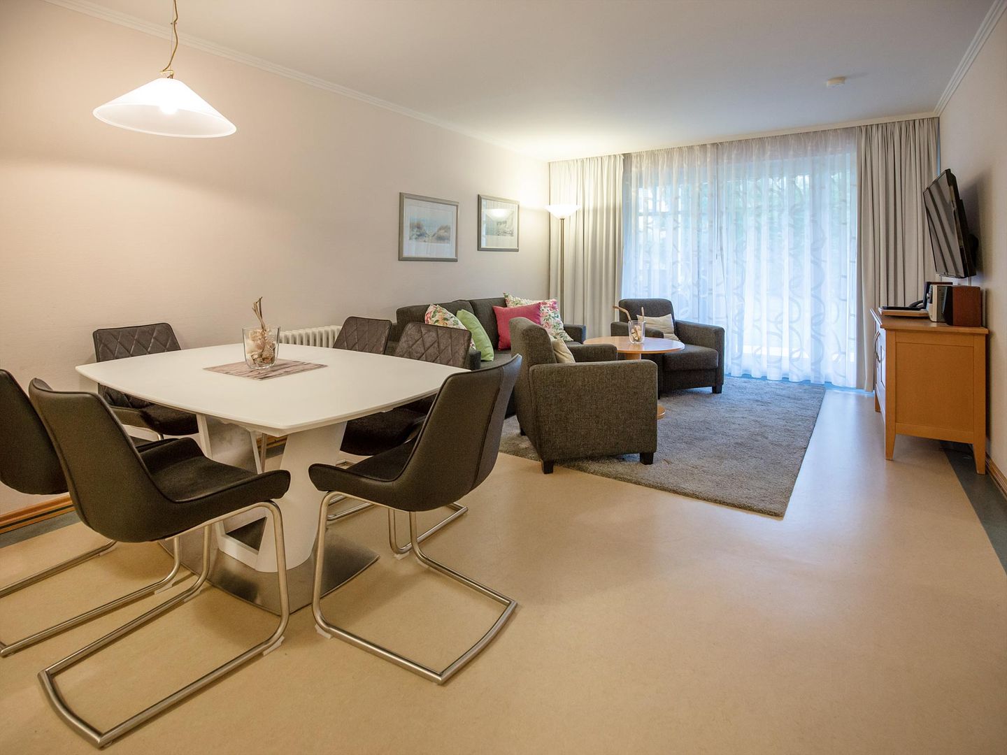 Dünenpark Binz Komfort Ferienwohnung mit 2 Schlafzimmern und Terrasse im Erdgeschoss (163) Insel Rügen - Wohnzimmer