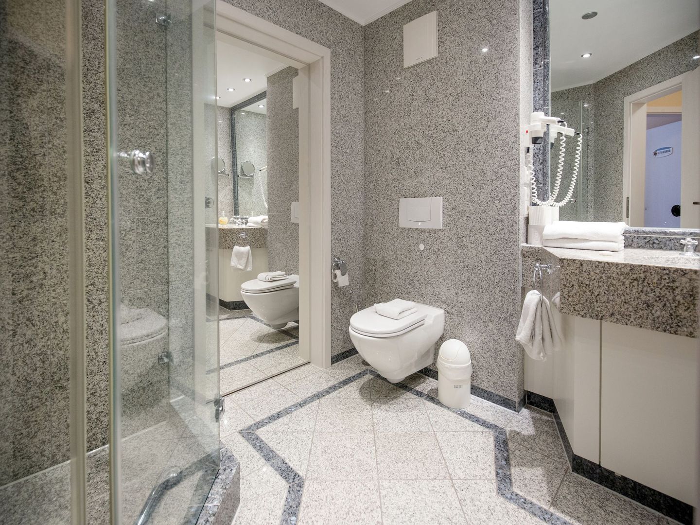 Dünenpark Binz Komfortplus Ferienwohnung mit 1 Schlafzimmer und Terrasse im Erdgeschoss (165) Insel Rügen - Badezimmer