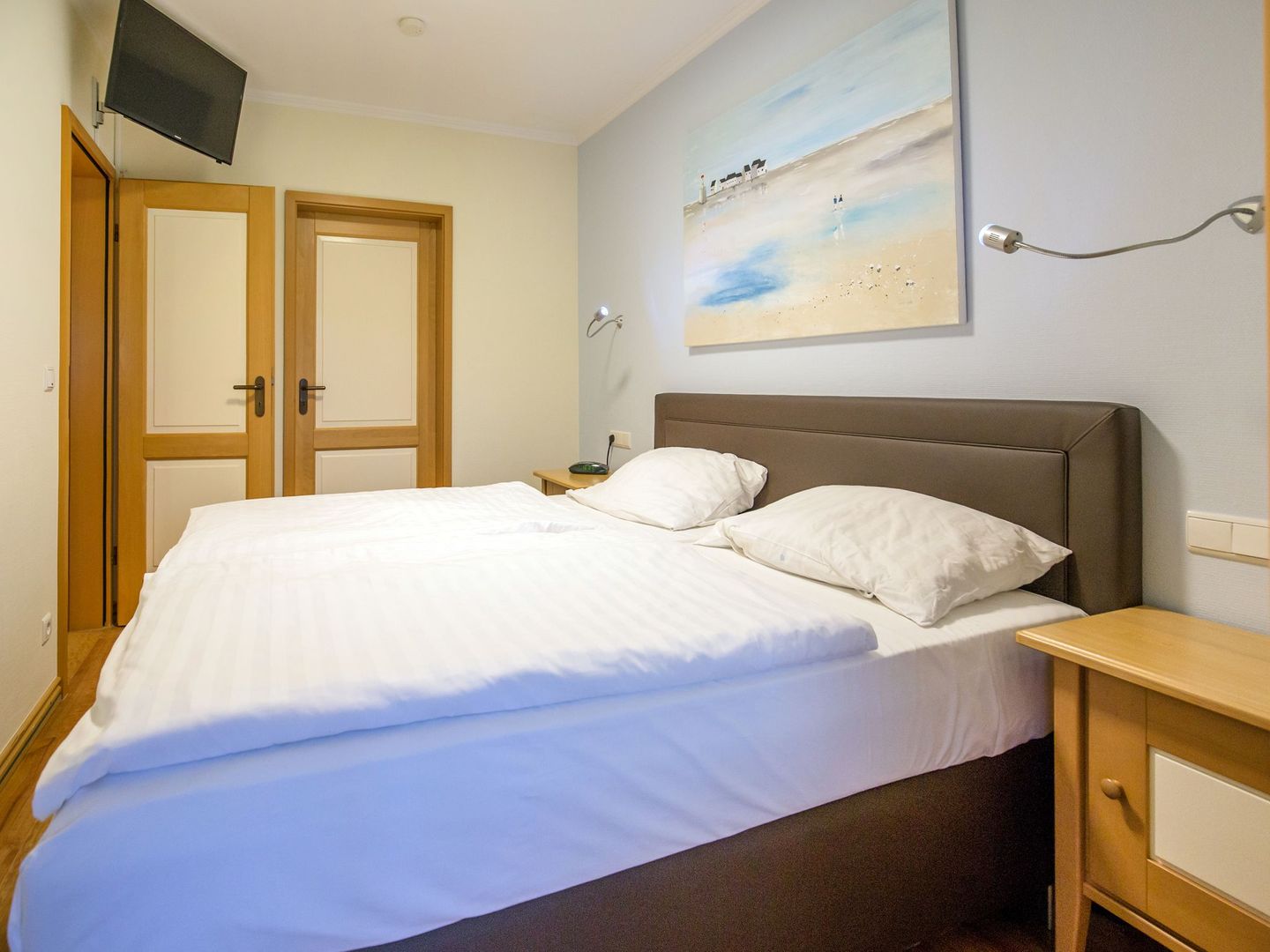 Dünenpark Binz Komfortplus Ferienwohnung mit 2 Schlafzimmern und Balkon im Obergeschoss (170) Insel Rügen - Schlafzimmer