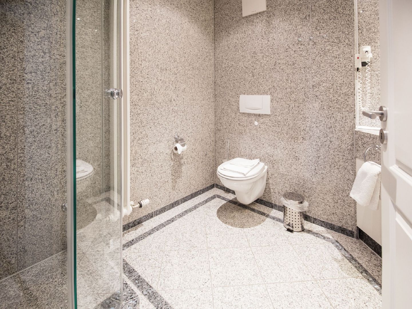 Dünenpark Binz Komfortplus Ferienwohnung mit 1 Schlafzimmer und Balkon im Dachgeschoss (173) Insel Rügen - Badezimmer